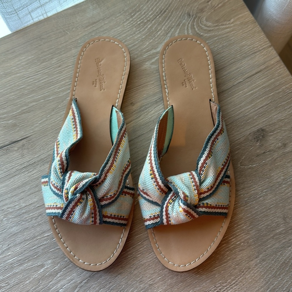 Universal Threads Sandals - Picture 3 of 4